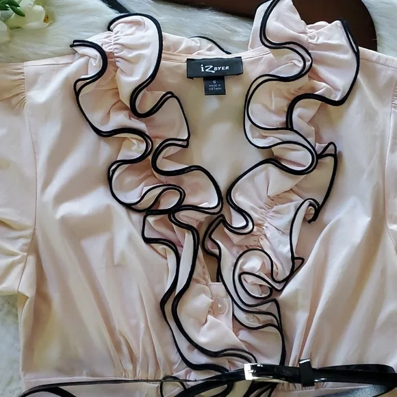 iz byer ruffly blouse - Picture 2 of 10